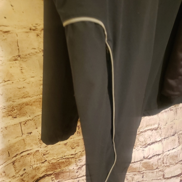 Under Armour Loose Fit Lightweight Jacket Large - Picture 4 of 5